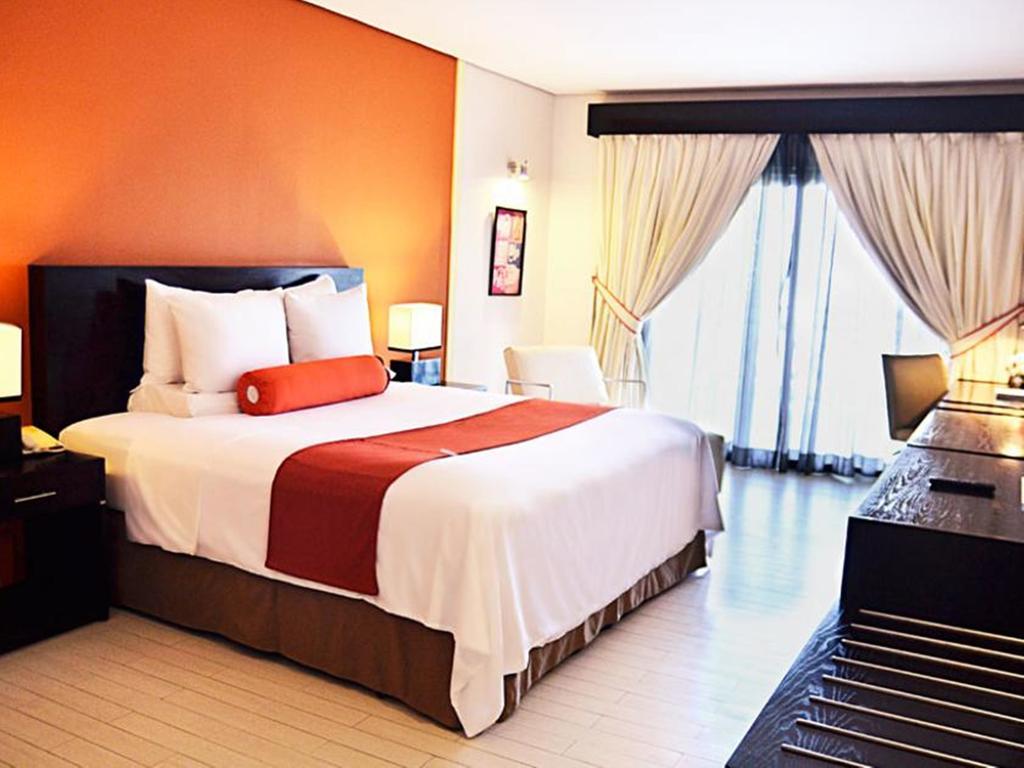 Thunderbird Resorts - Poro Point San Fernando City  Экстерьер фото
