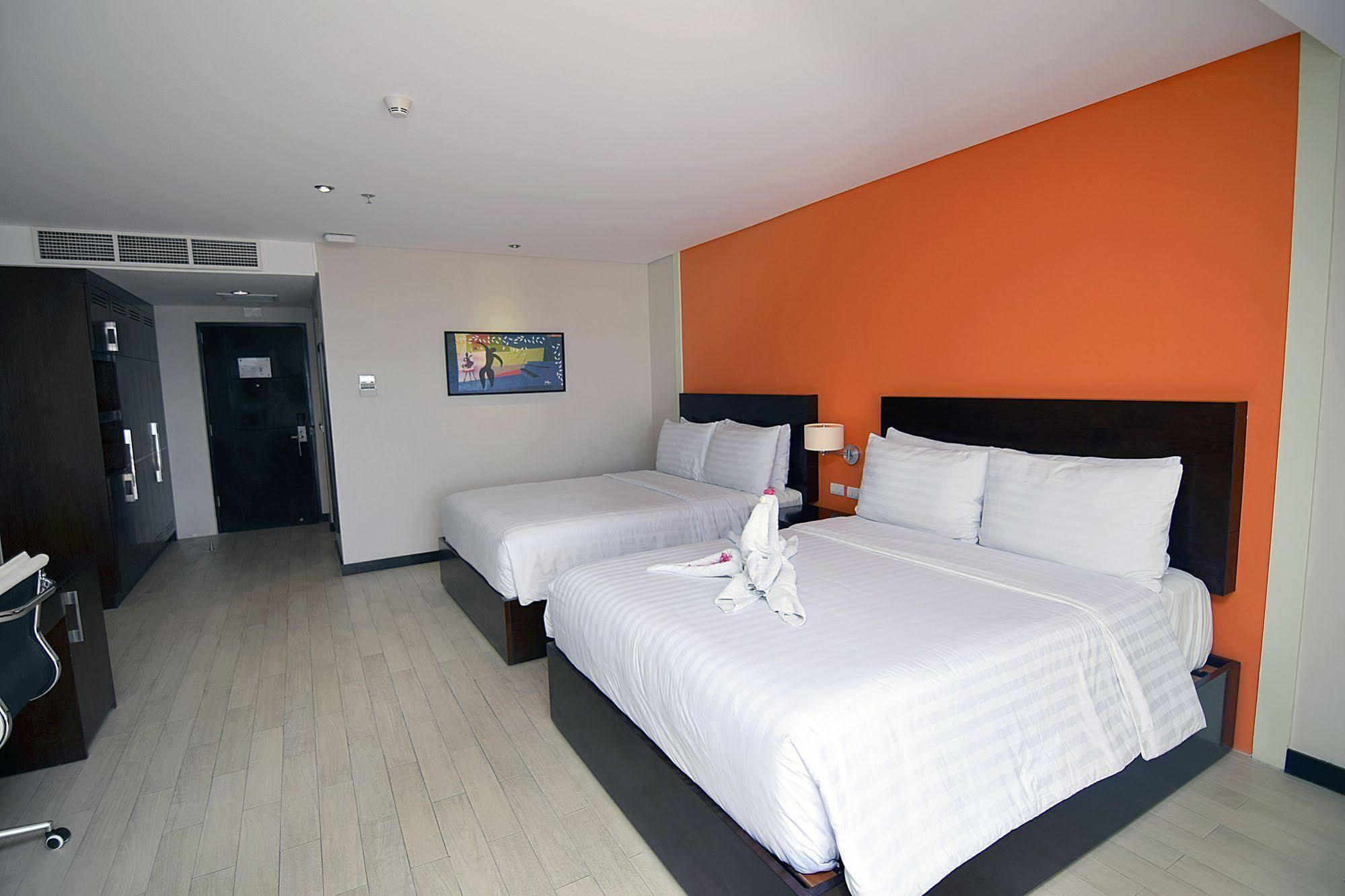 Thunderbird Resorts - Poro Point San Fernando City  Экстерьер фото