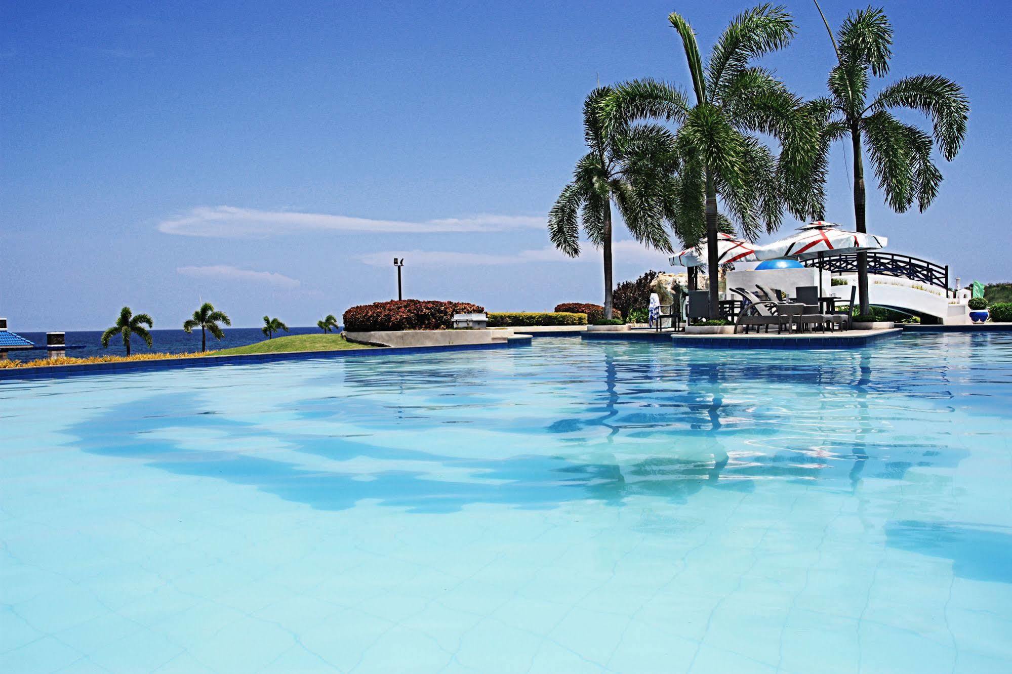 Thunderbird Resorts - Poro Point San Fernando City  Экстерьер фото
